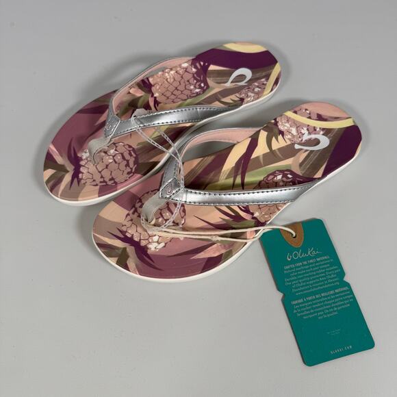 NWT OluKai Ho'opio Hau Beach Sandals Slip-on Silver/Pineapple Women Size 5 - Picture 1 of 6